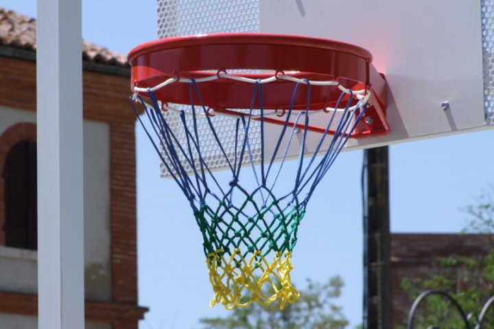 Détail cercle et filet de basket